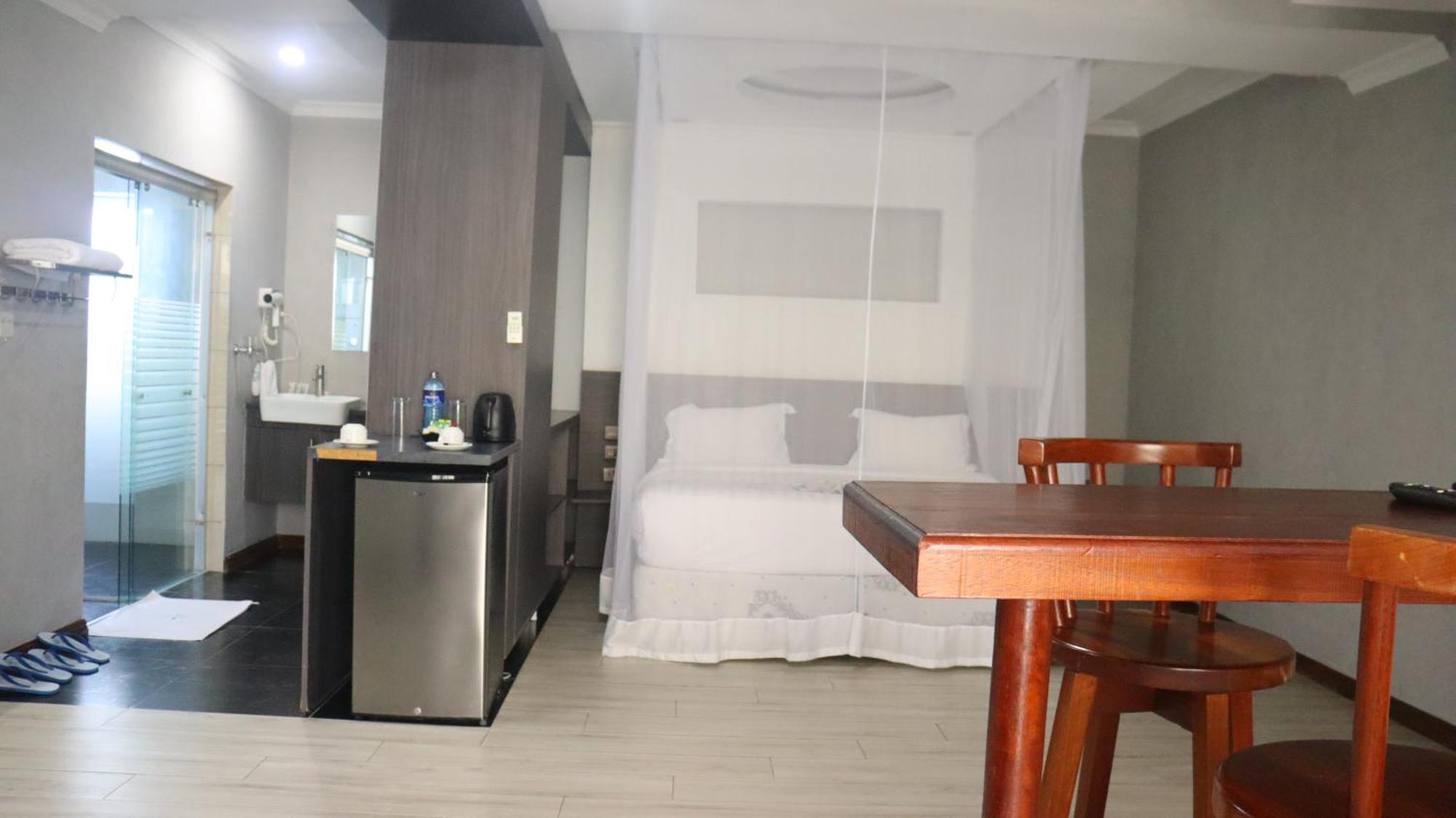 Charchoma Restaurant Hotel Mombasa Luaran gambar